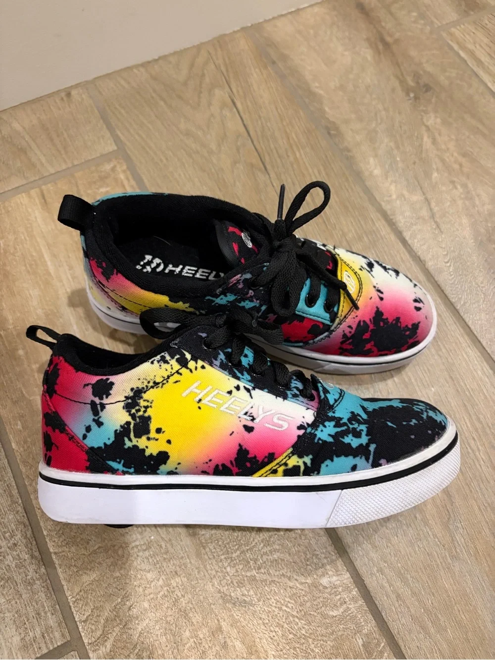 Heelys Pro 20 Prints Skate Shoes striking multi-color rainbow tie-dye youth 2